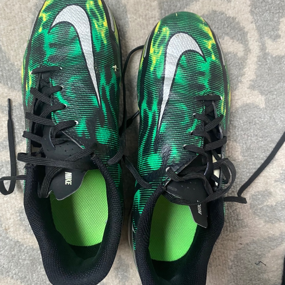 Nike Phantom boys indoor soccer shoes